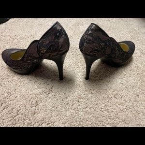 Guess lace pumps